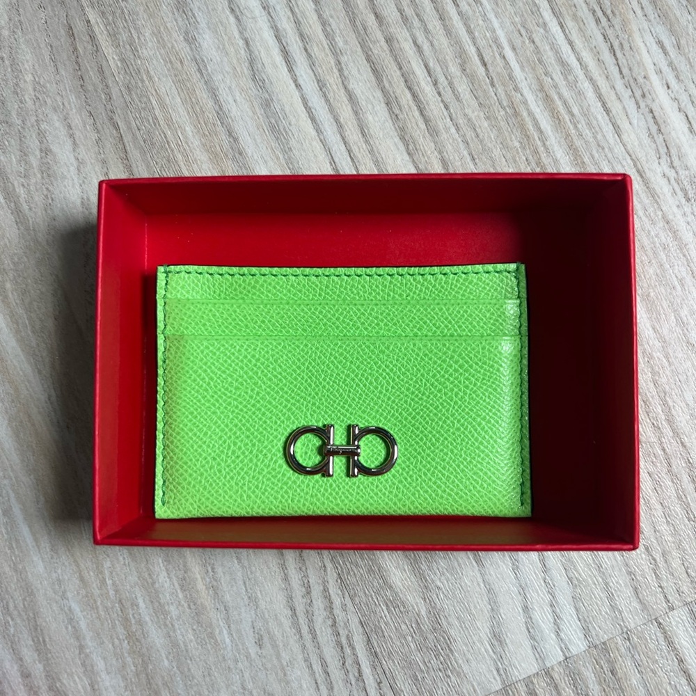 FERRAGAMO Gancini credit card holder BRAND NEW lime green
